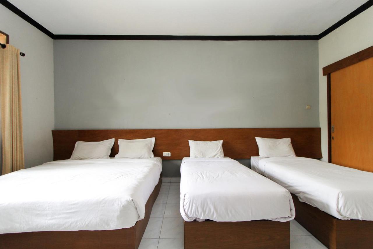 Santo Guest House Tropodo Brebek Exterior foto