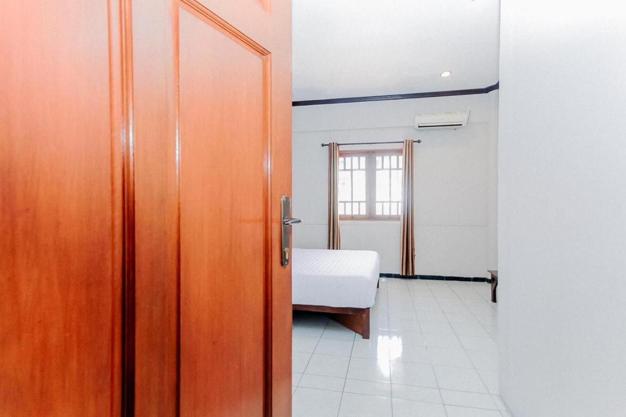 Santo Guest House Tropodo Brebek Exterior foto