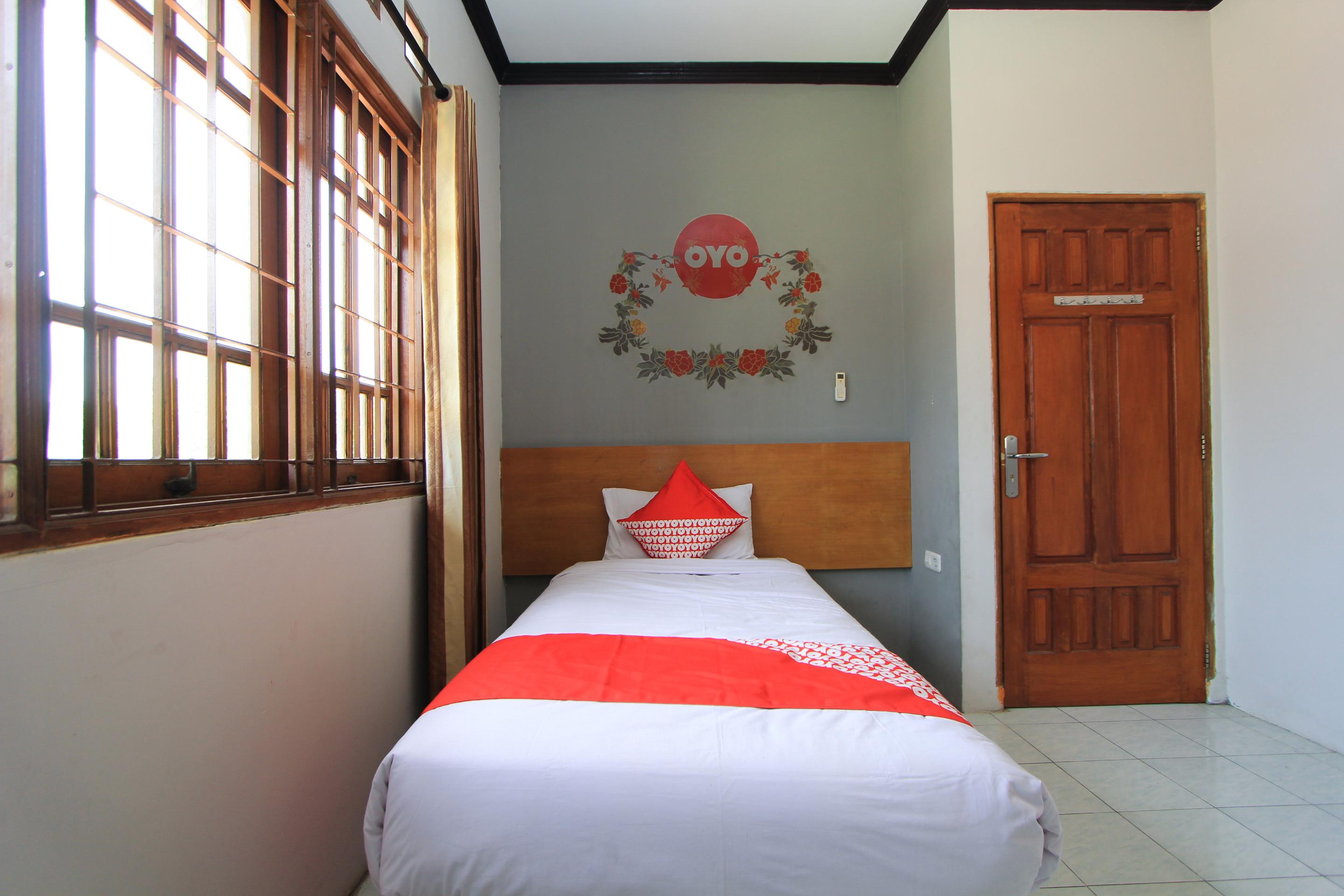 Santo Guest House Tropodo Brebek Exterior foto