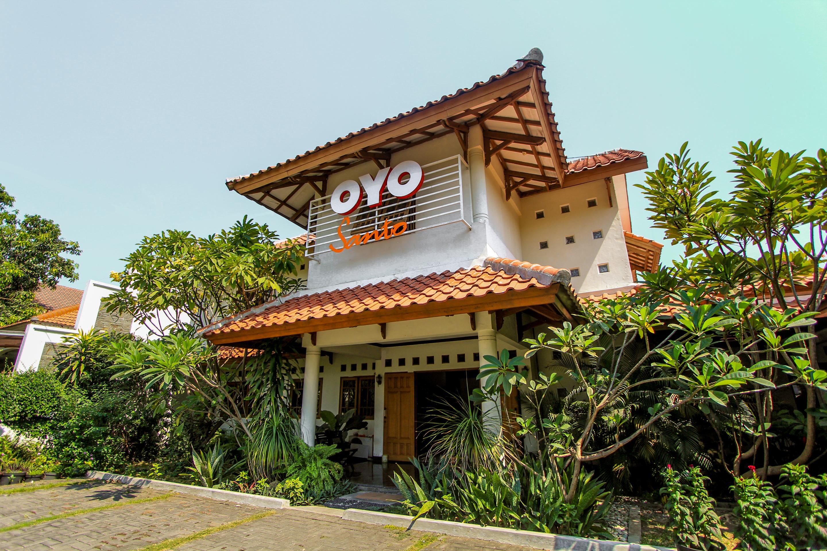 Santo Guest House Tropodo Brebek Exterior foto