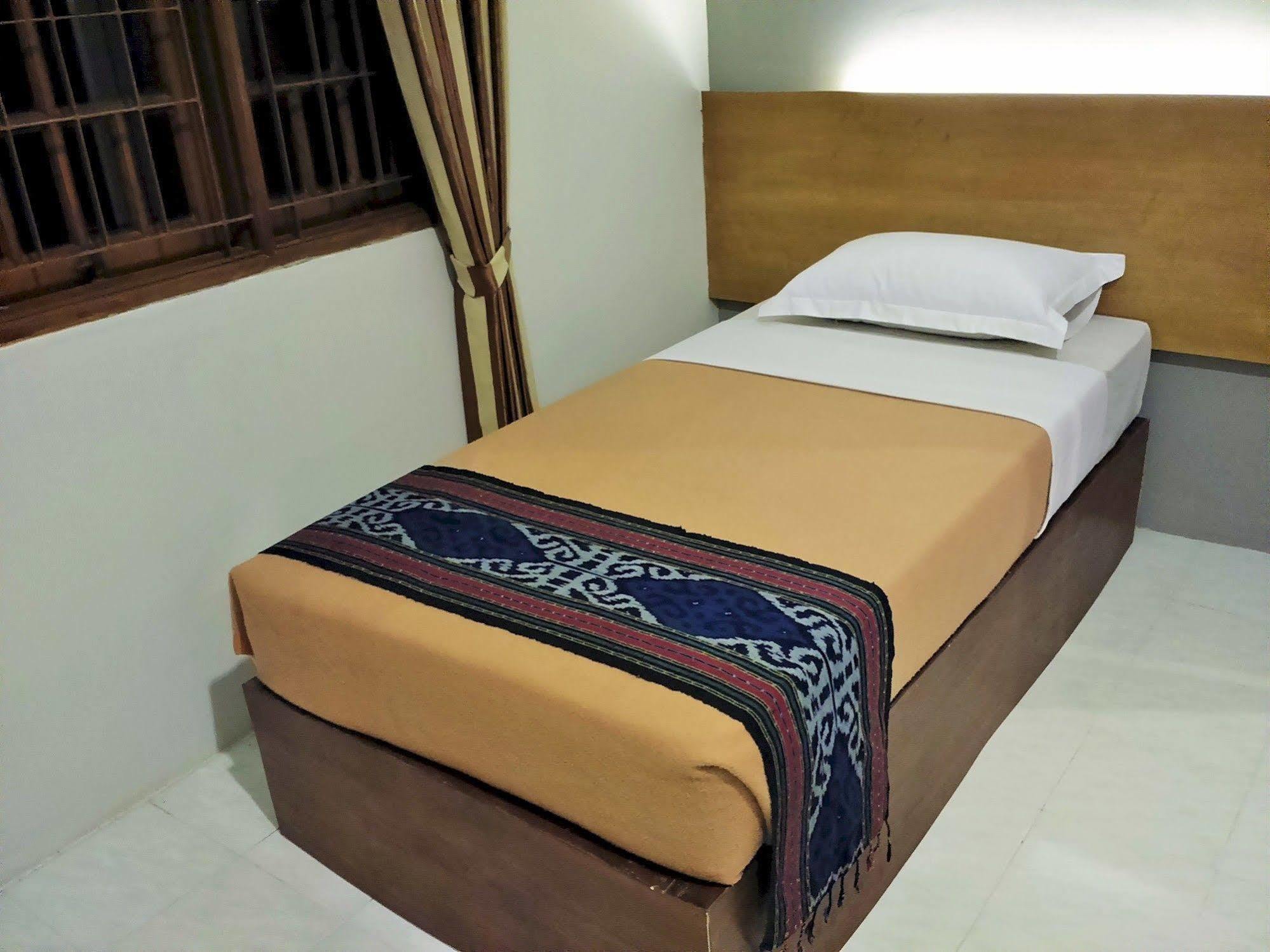 Santo Guest House Tropodo Brebek Exterior foto