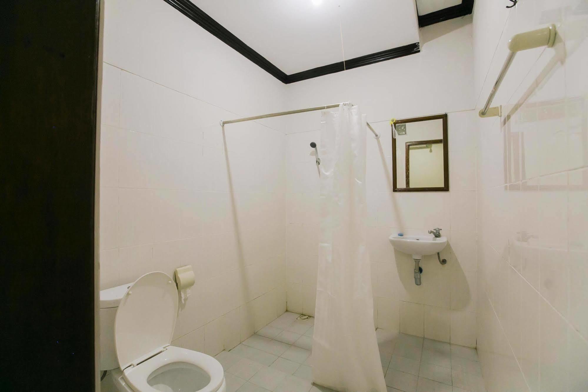 Santo Guest House Tropodo Brebek Exterior foto