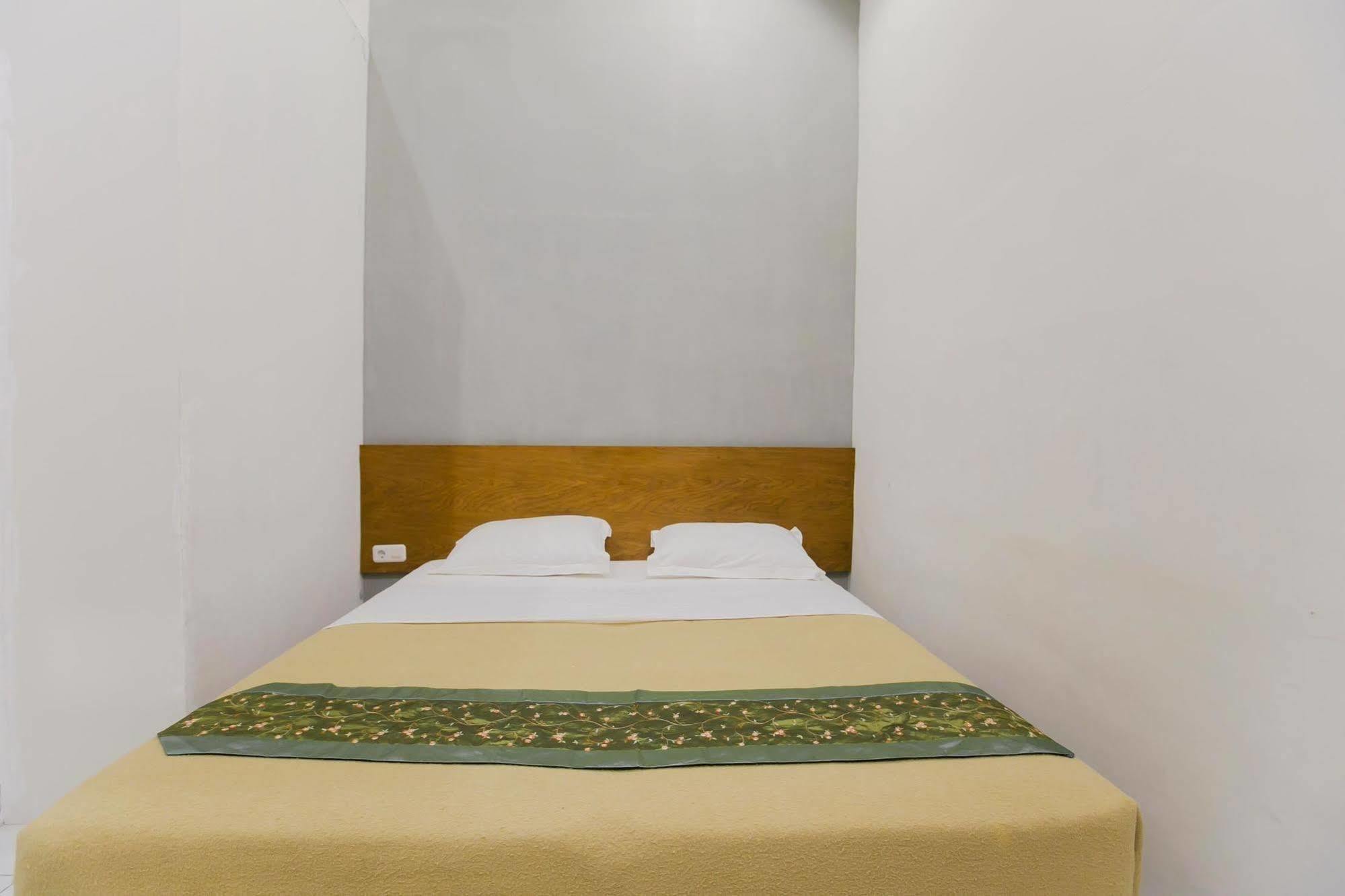 Santo Guest House Tropodo Brebek Exterior foto